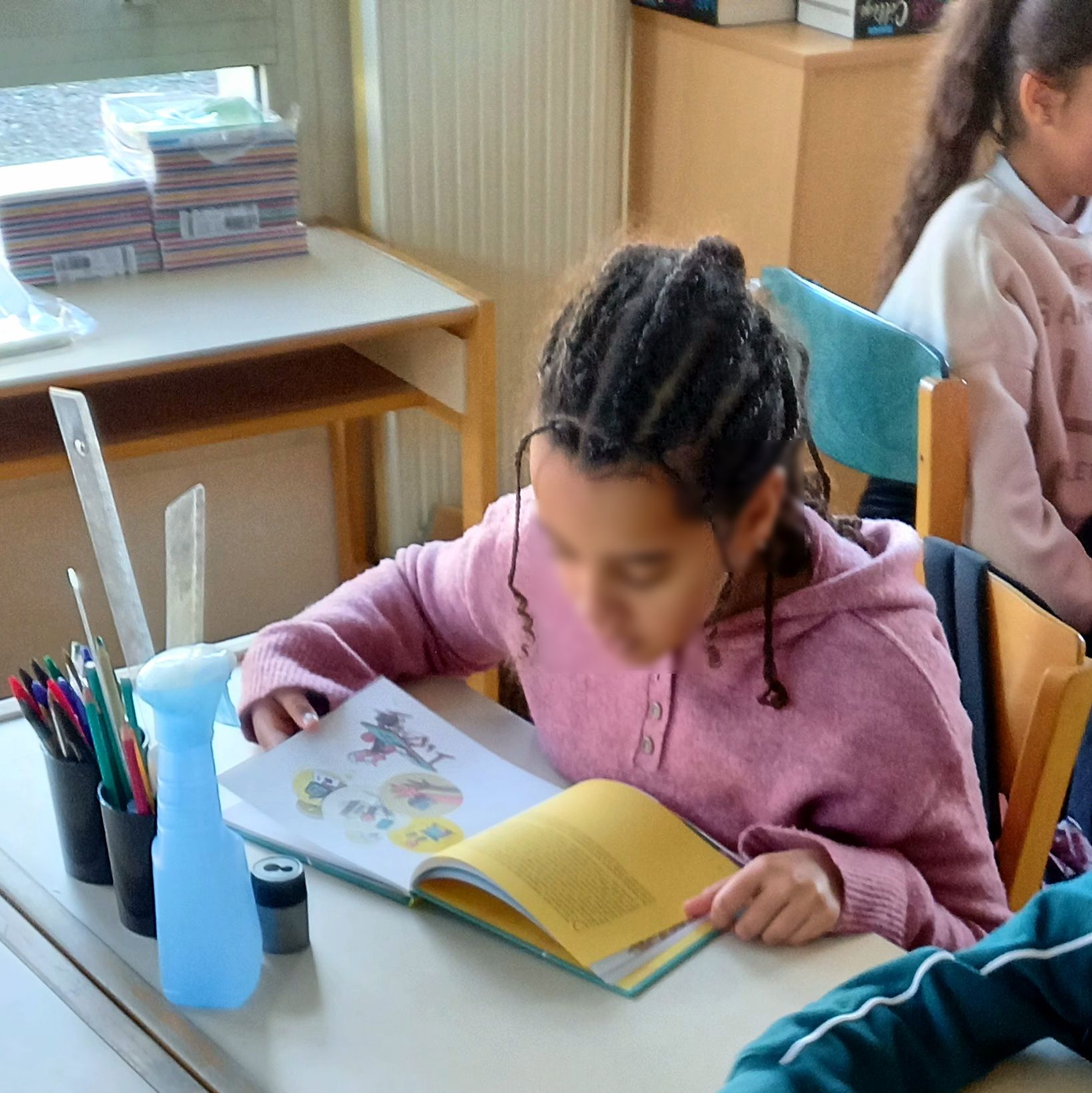 Illustrative image for classroom smartphone bans lift results in study of 16,000 students